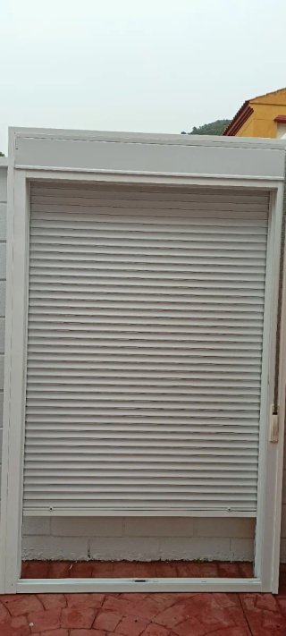 Cierre balcón Crimalit con persiana y mosquitera