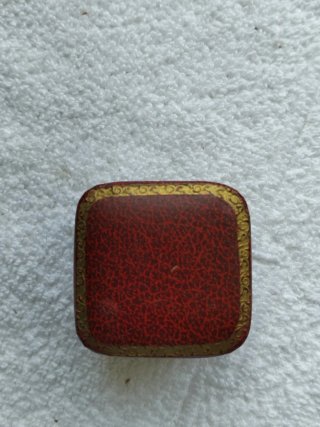 Antigua caja de joyería para anillo