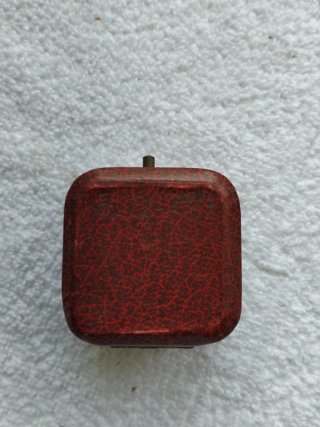 Antigua caja de joyería para anillo