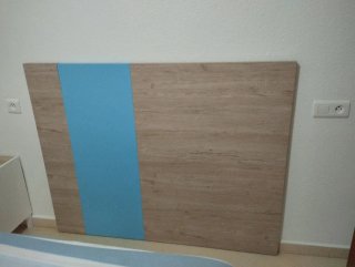 Armario, mesita y cabecero de madera