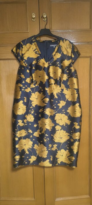 Vestido Síntesis floral negro y amarillo T.XXL
