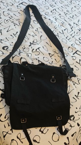 Bolso estilo militar negra