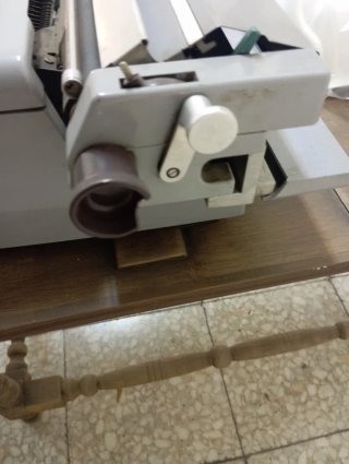 Máquina de escribir marca olivetti modelo linea 88