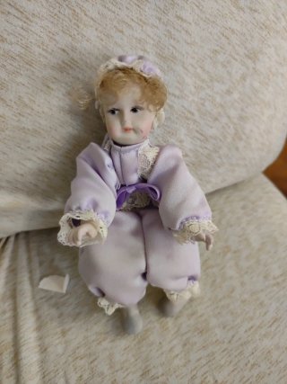 Muñeca de porcelana antigua