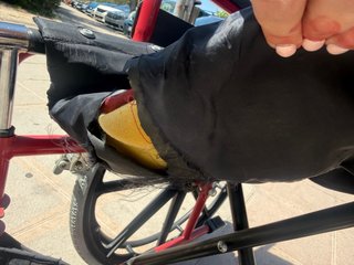 Silla de ruedas con asiento rajado