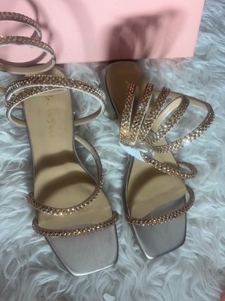 Sandalias Alma en Pena doradas con pedrería