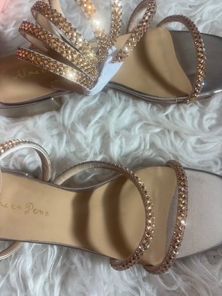 Sandalias Alma en Pena doradas con pedrería