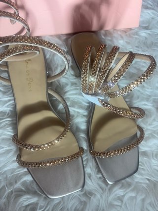 Sandalias Alma en Pena doradas con pedrería