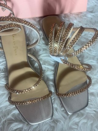 Sandalias Alma en Pena doradas con pedrería