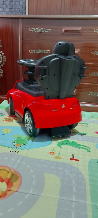 Coche infantil rojo Mercedes