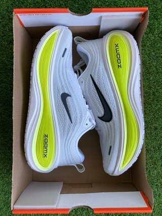 Nike Vomero Plus “White Black Cyber” Talla 40 40,5