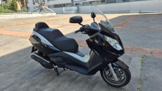 Peugeot Satelis 400 año 2008  Scooter Negra.