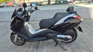 Peugeot Satelis 400 año 2008  Scooter Negra.