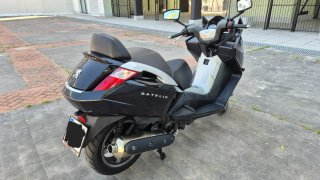 Peugeot Satelis 400 año 2008  Scooter Negra.