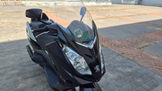 Peugeot Satelis 400 año 2008  Scooter Negra.