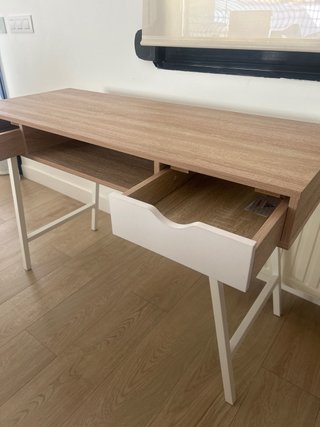 Escritorio madera y metal con cajones
