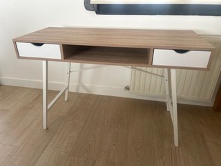 Escritorio madera y metal con cajones