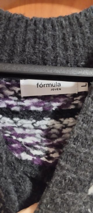 Jersey gris y morado con estampado