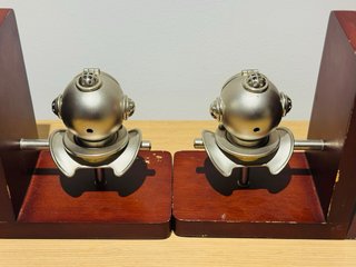 Sujetalibros Escafandras Náuticas