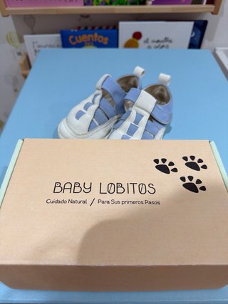 Sandalias Baby Lobitos Talla 27 Azul y Blanco