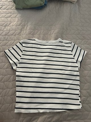 Camiseta de rayas blanca y negra talla S