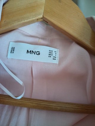 Blazer corta rosa Mango Talla 40