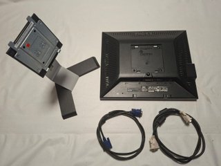 Monitor Dell 19 con cables VGA y DVI