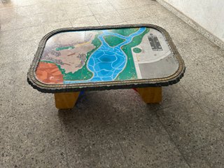 Mesa juego tren con bandejas