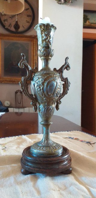 Candelabro antiguo de bronce
