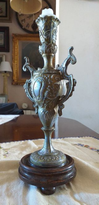 Candelabro antiguo de bronce