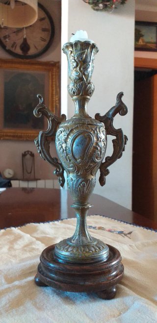Candelabro antiguo de bronce