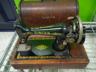 Máquina de coser Singer antigua