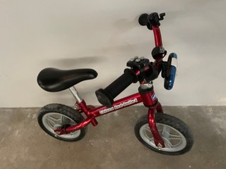 Bicicleta de equilibrio Chicco roja con sirena