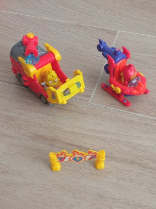 Superthings Lote de Figuras y Playsets