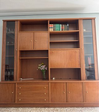Mueble de salón madera y cristal