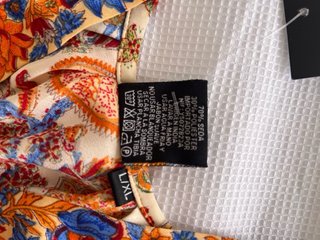 Blusa seda cuello pico estampada