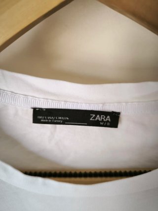 T-shirt Zara S com penas bordadas