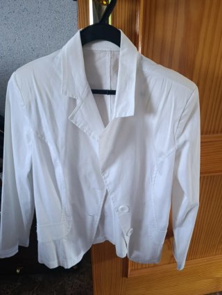 Traje blanco chaqueta y pantalón
