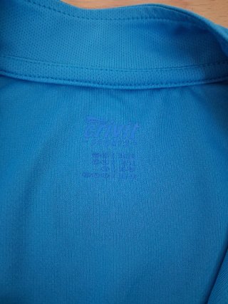 Conjunto deportivo azul y negro