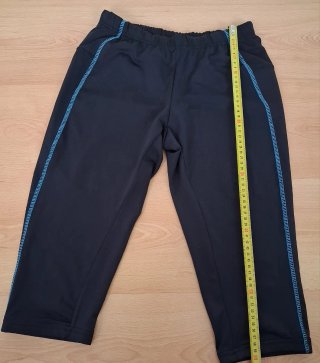 Conjunto deportivo azul y negro