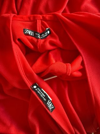 Mono Zara capa rojo Talla M
