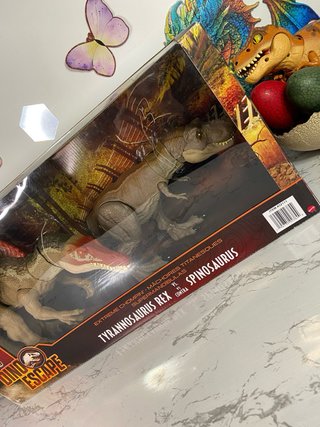 Jurassic World Dino Escape T-Rex vs Spinosaurus