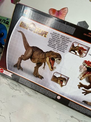 Jurassic World Dino Escape T-Rex vs Spinosaurus