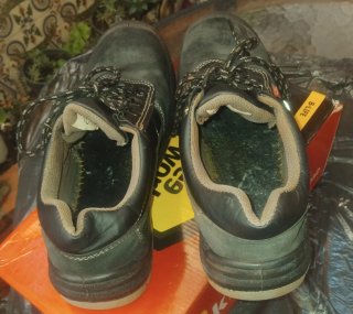 Zapatos de seguridad negros y grises