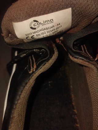 Zapatos de seguridad negros y grises
