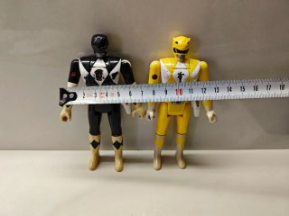 Figuras Goku y Power Rangers