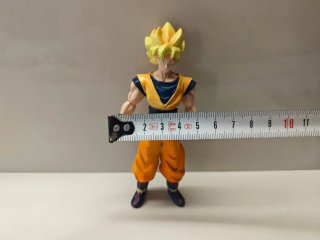Figuras Goku y Power Rangers