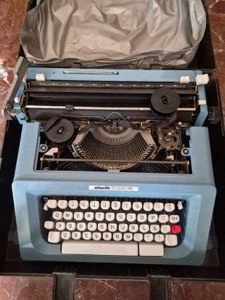 Máquina de escribir antigua