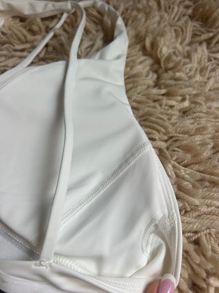 Conjunto deportivo Alo Yoga blanco y negro