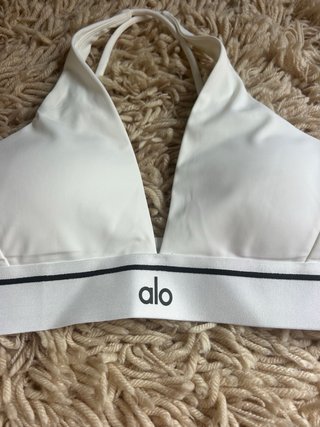 Conjunto deportivo Alo Yoga blanco y negro